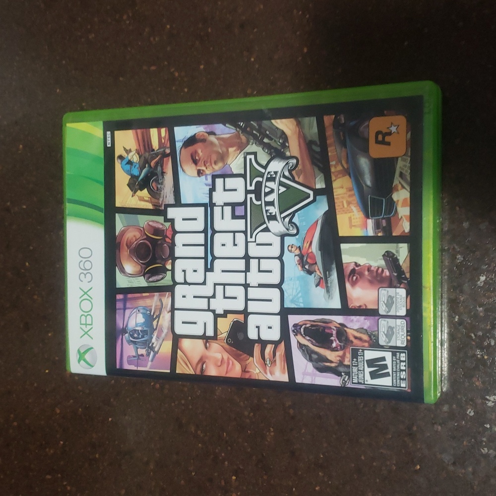 Grand Theft Auto V 5 Game 2 Discs for Xbox 360 - Complete w/ Map!.